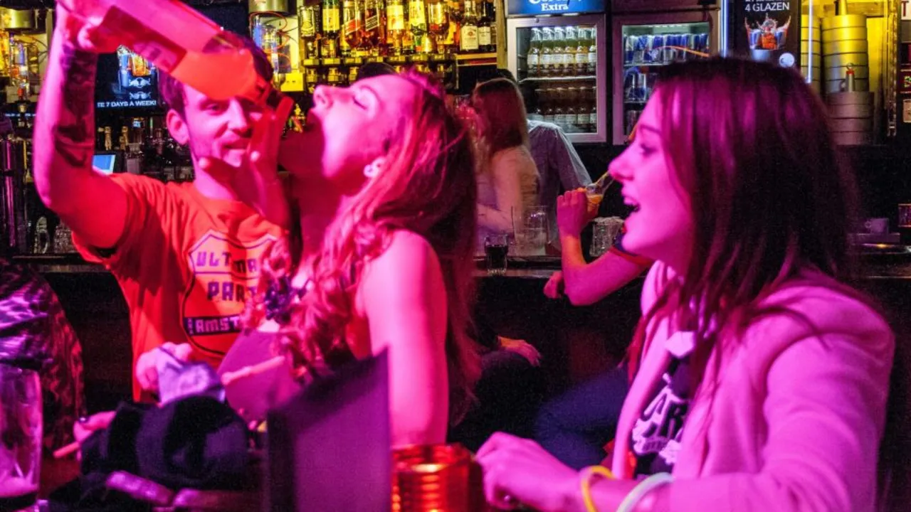 A Night on the Town: The Ultimate Paris Bar Crawl